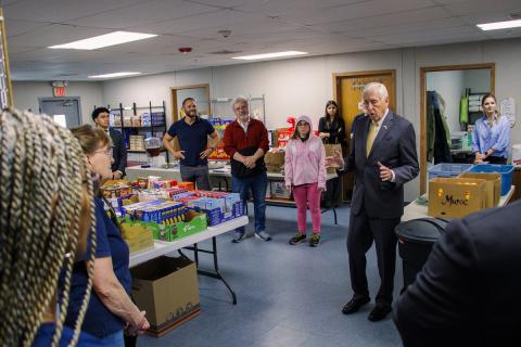 Rep. Hoyer volunteers
